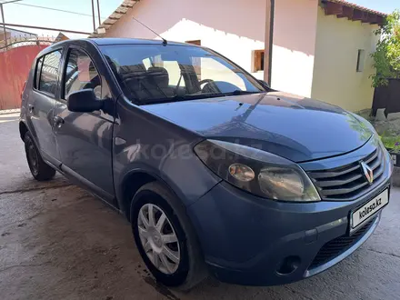 Renault Sandero 2013 года за 2 600 000 тг. в Алматы – фото 2