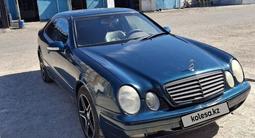 Mercedes-Benz CLK 320 2001 года за 3 000 000 тг. в Астана