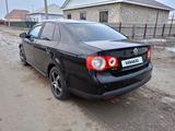 Volkswagen Jetta 2007 года за 1 500 000 тг. в Атырау – фото 2