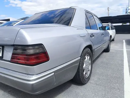 Mercedes-Benz E 230 1992 года за 2 000 000 тг. в Шымкент – фото 3