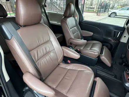 Toyota Sienna 2015 года за 12 500 000 тг. в Уральск – фото 17