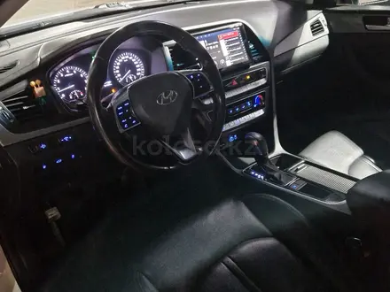 Hyundai Sonata 2018 года за 8 500 000 тг. в Уральск – фото 5