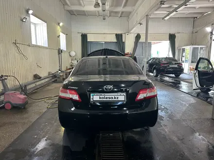 Toyota Camry 2010 года за 7 300 000 тг. в Алтай – фото 2