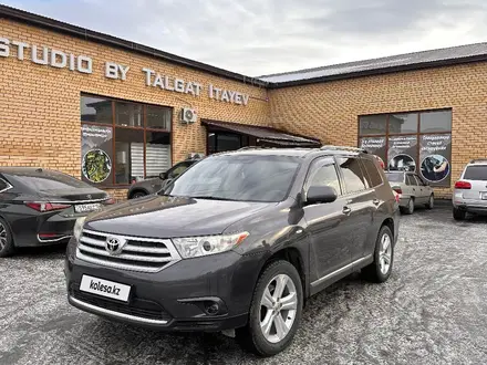 Toyota Highlander 2012 года за 13 500 000 тг. в Семей