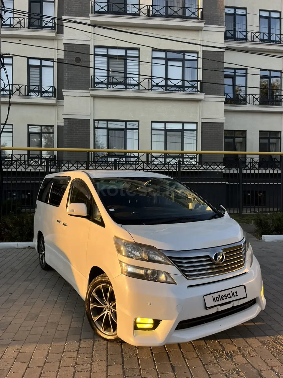 Toyota Vellfire, 2010