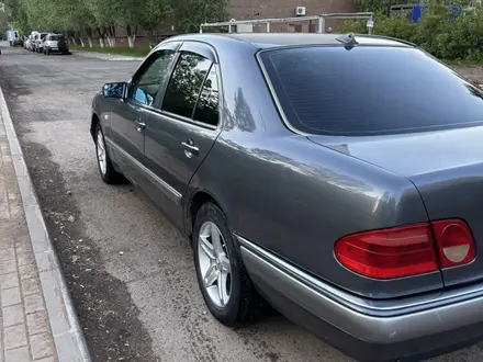 Mercedes-Benz E 230 1995 года за 2 150 000 тг. в Астана – фото 4