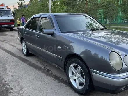 Mercedes-Benz E 230 1995 года за 2 150 000 тг. в Астана – фото 2