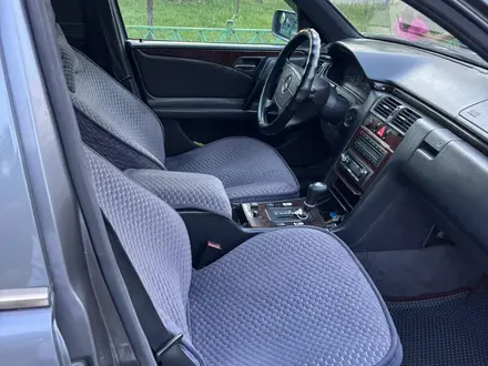 Mercedes-Benz E 230 1995 года за 2 150 000 тг. в Астана – фото 6