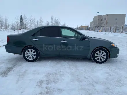 Toyota Camry 2003 года за 5 000 000 тг. в Актобе – фото 2