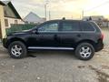 Volkswagen Touareg 2004 года за 4 350 000 тг. в Талдыкорган – фото 2