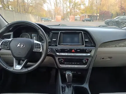 Hyundai Sonata 2018 года за 8 700 000 тг. в Алматы – фото 16