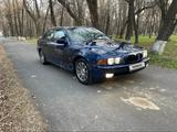 BMW 528 1999 года за 3 950 000 тг. в Шымкент