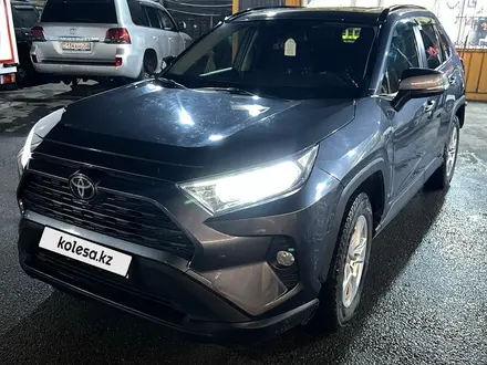 Toyota RAV4 2019 года за 14 000 000 тг. в Алматы