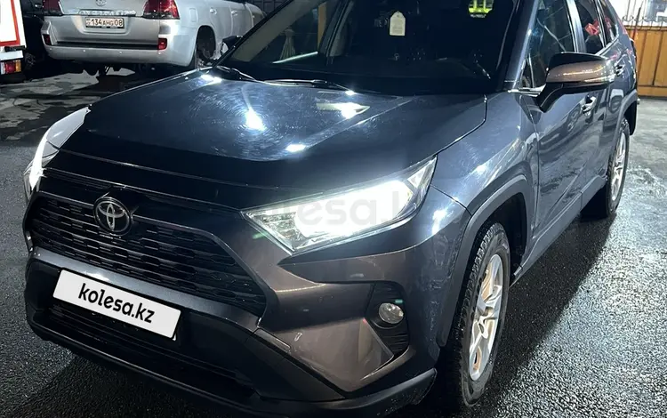 Toyota RAV4 2019 года за 14 000 000 тг. в Алматы