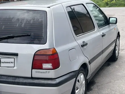 Volkswagen Golf 1993 года за 950 000 тг. в Есик – фото 3