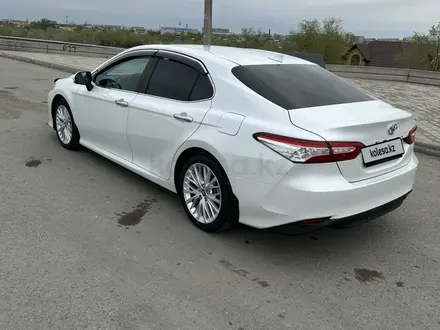 Toyota Camry 2020 года за 14 900 000 тг. в Семей – фото 11