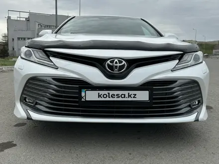 Toyota Camry 2020 года за 14 900 000 тг. в Семей