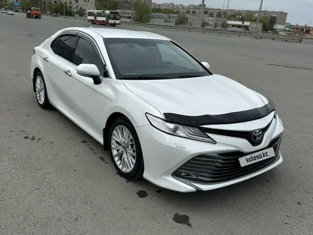 Toyota Camry 2020 года за 14 900 000 тг. в Семей – фото 9