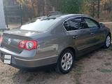 Volkswagen Passat 2006 года за 3 500 000 тг. в Щучинск – фото 2