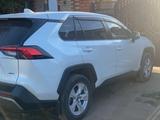 Toyota RAV4 2022 годаүшін16 400 000 тг. в Актобе – фото 4