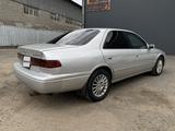 Toyota Camry 2000 годаfor3 500 000 тг. в Алматы – фото 3