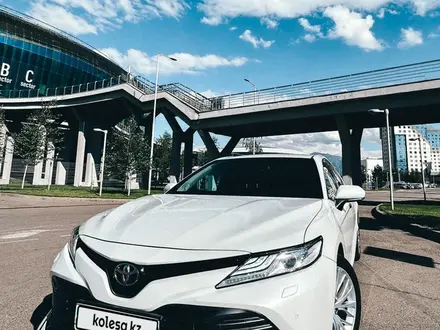 Toyota Camry 2019 года за 16 000 000 тг. в Алматы