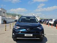Toyota RAV4 2018 года за 7 700 000 тг. в Алматы