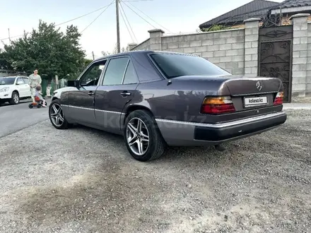 Mercedes-Benz E 220 1993 года за 2 000 000 тг. в Тараз – фото 4