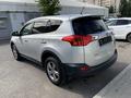 Toyota RAV4 2015 года за 10 800 000 тг. в Астана – фото 2
