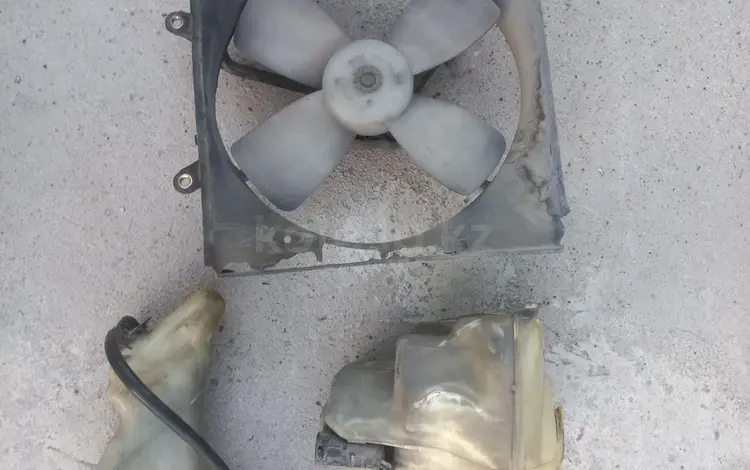 Вентилятор охлаждения и бочок обывателя лобово стекла за 2 000 тг. в Байсерке