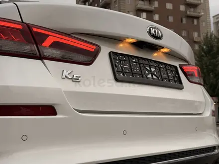 Kia K5 2019 года за 10 200 000 тг. в Алматы – фото 8