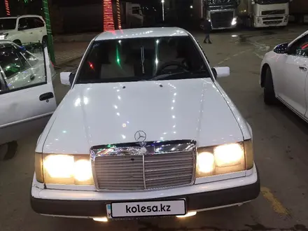 Mercedes-Benz E 230 1988 года за 650 000 тг. в Сарыагаш – фото 2