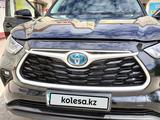 Toyota Highlander 2023 года за 27 000 000 тг. в Усть-Каменогорск – фото 2
