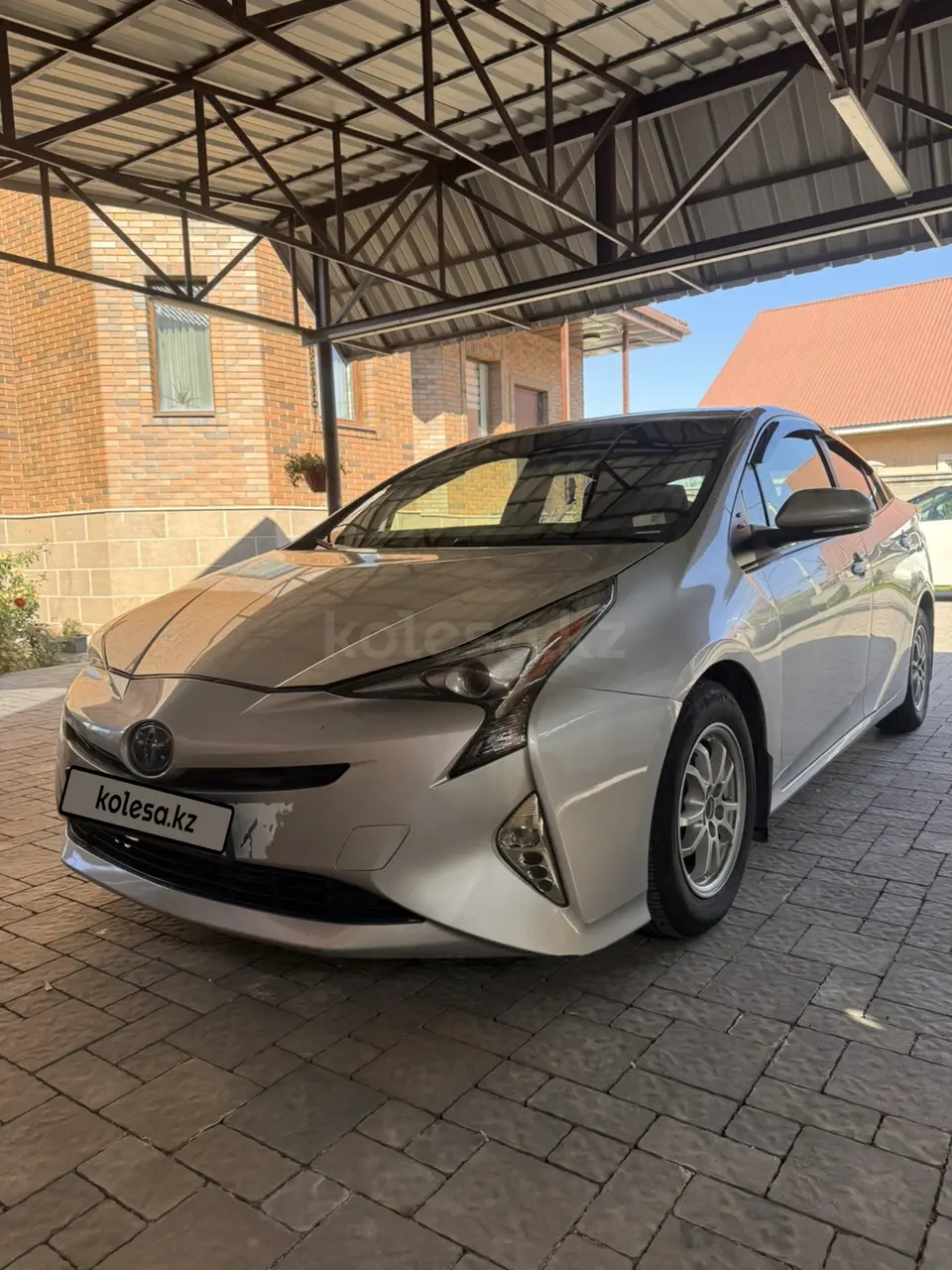 Тойота Prius, 2016
