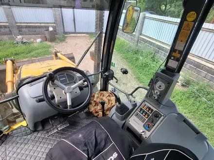 Komatsu  WB93R-5 2010 года за 16 000 000 тг. в Алматы