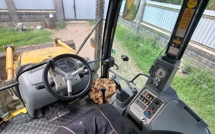 Komatsu  WB93R-5 2010 годаүшін16 000 000 тг. в Алматы