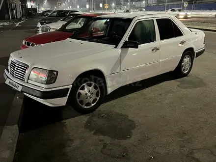 Mercedes-Benz E 230 1992 года за 1 600 000 тг. в Алматы