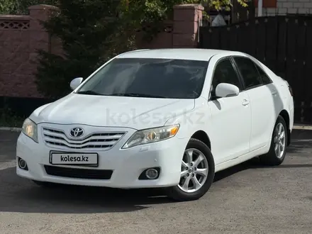 Toyota Camry 2011 года за 7 500 000 тг. в Семей