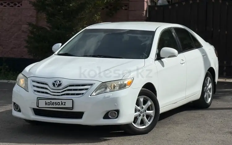 Toyota Camry 2011 года за 7 500 000 тг. в Семей