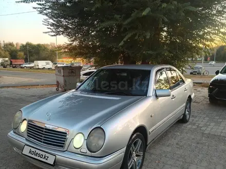 Mercedes-Benz E 280 1997 года за 4 000 000 тг. в Усть-Каменогорск – фото 11