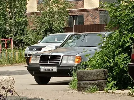 Mercedes-Benz E 230 1992 года за 1 250 000 тг. в Петропавловск – фото 2