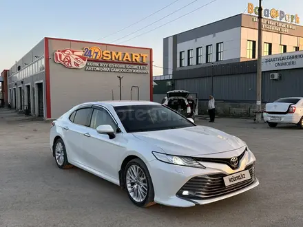 Toyota Camry 2018 года за 12 400 000 тг. в Актобе – фото 9