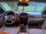 Kia Sorento 2004 года за 4 000 000 тг. в Актобе – фото 4