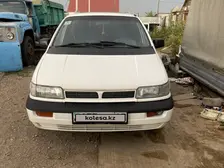 Mitsubishi Space Wagon, 1995