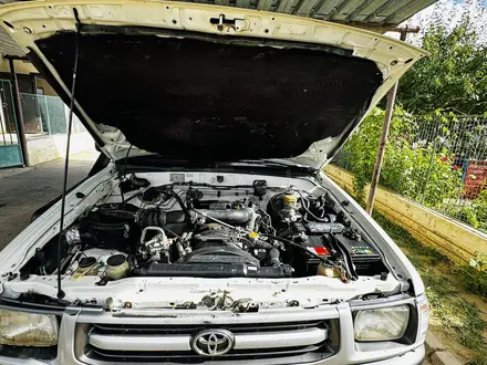 Toyota Hilux 2000 года за 4 000 000 тг. в Кульсары – фото 6