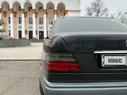 Mercedes-Benz E 220 1994 года за 2 500 000 тг. в Тараз – фото 3