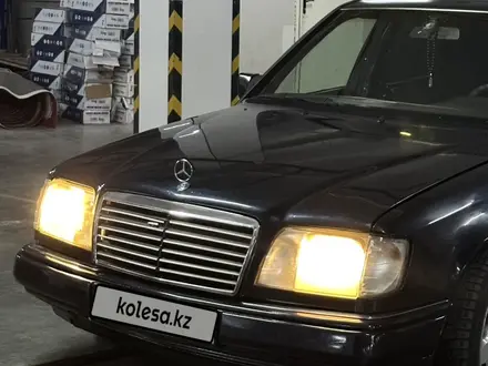 Mercedes-Benz E 220 1994 года за 2 500 000 тг. в Алматы – фото 3