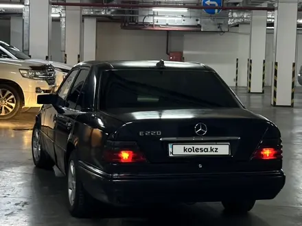 Mercedes-Benz E 220 1994 года за 2 500 000 тг. в Алматы – фото 5