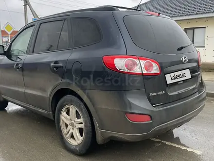 Hyundai Santa Fe 2011 года за 5 500 000 тг. в Атырау – фото 3