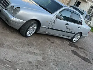 Mercedes-Benz E 230